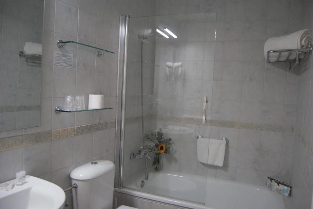 Hotel Los Olivos - 8