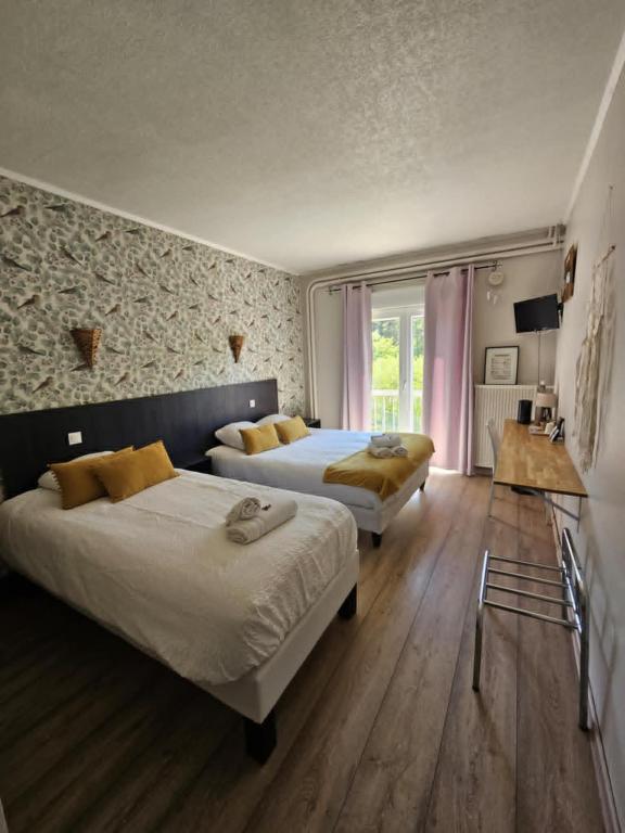 Postel nebo postele na pokoji v ubytování Logis Hôtel Restaurant L'Escapade