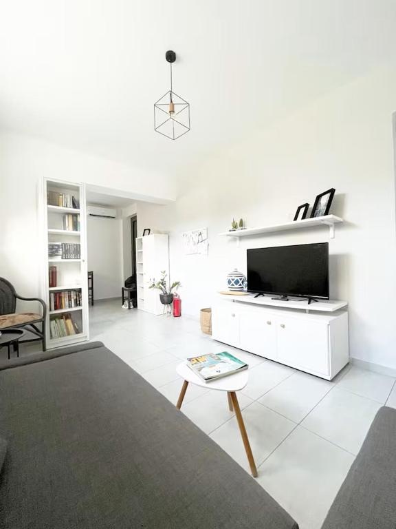 Sea Escape Boutique Apt-Near Agii Aposto li beach