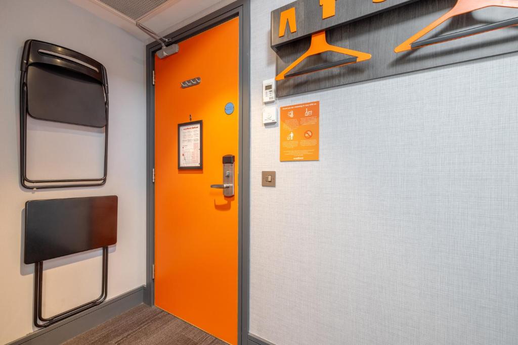 easyHotel Belfast - Resim 17