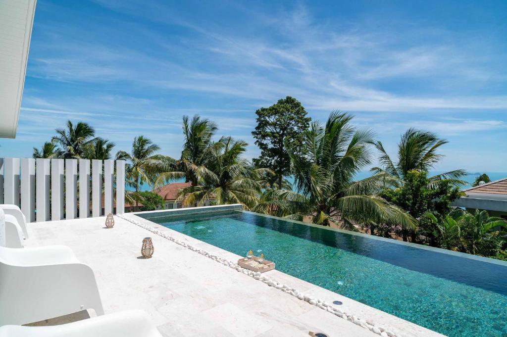 Bazén v ubytování Villa Olympia 2br Sea View Pool Breakfast nebo v jeho okolí