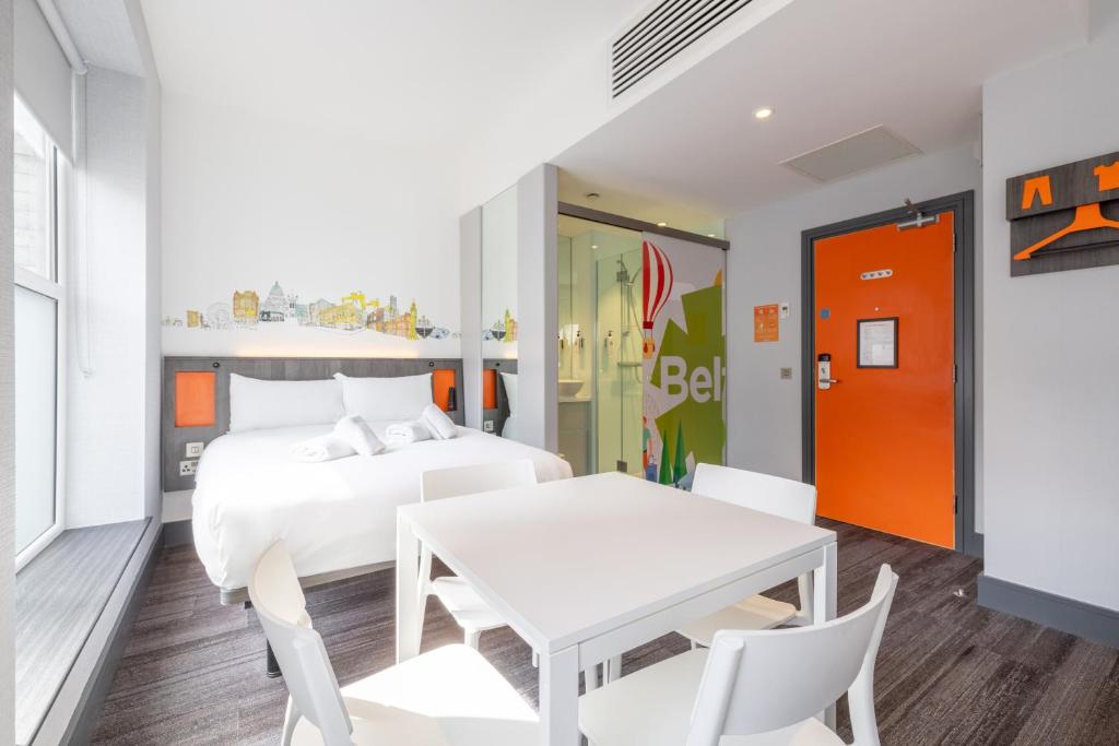 easyHotel Belfast - Resim 4