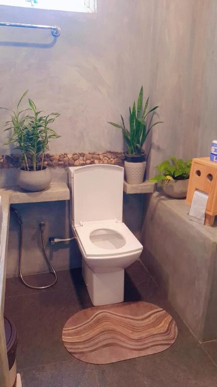 Koupelna v ubytování Dhanudi Homestay