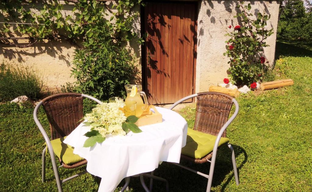 A garden outside Rooms Zupančič