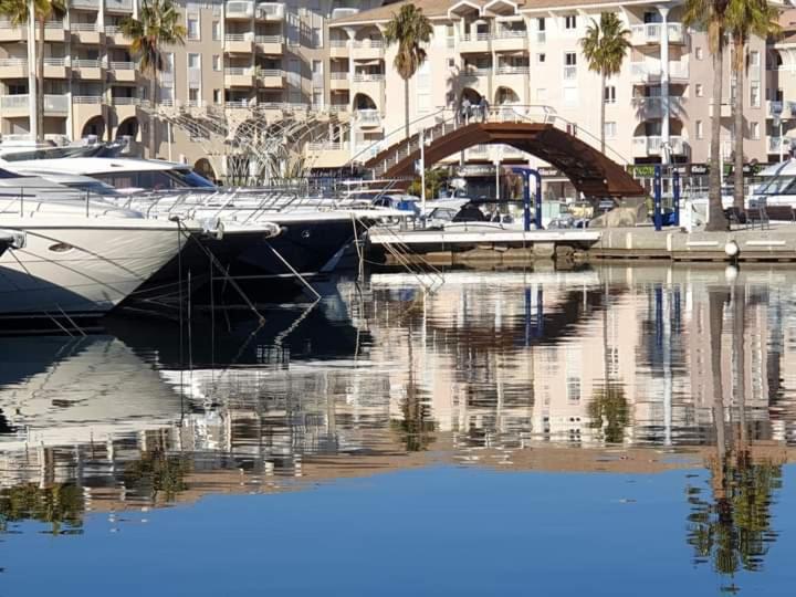 Θέα στο ποτάμι κοντά σε αυτό το διαμέρισμα
