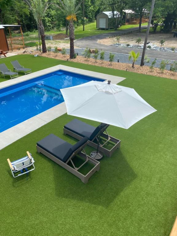 Bazén v ubytování HerbBaby Healing Resorts Spas nebo v jeho okolí