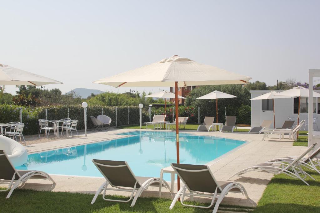 a swimming pool with chairs and an umbrella at Al Mare da Francesca in Olbia