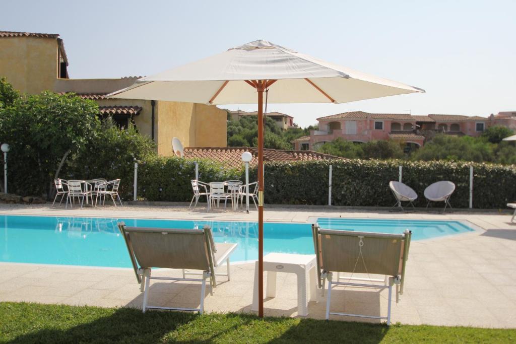 an umbrella and chairs next to a swimming pool at Al Mare da Francesca in Olbia