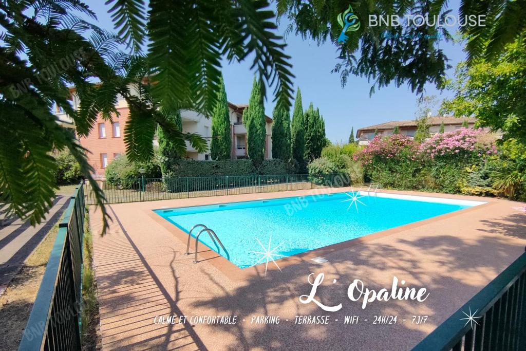 Bazén v ubytovaní Studio calme dans une belle résidence avec piscine • Parking • WiFi alebo v jeho blízkosti