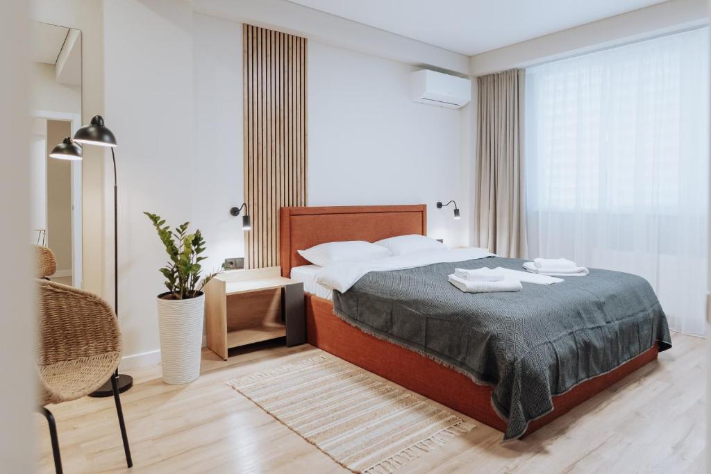 Katil atau katil-katil dalam bilik di NEW 2BR Near Rîșcani Park