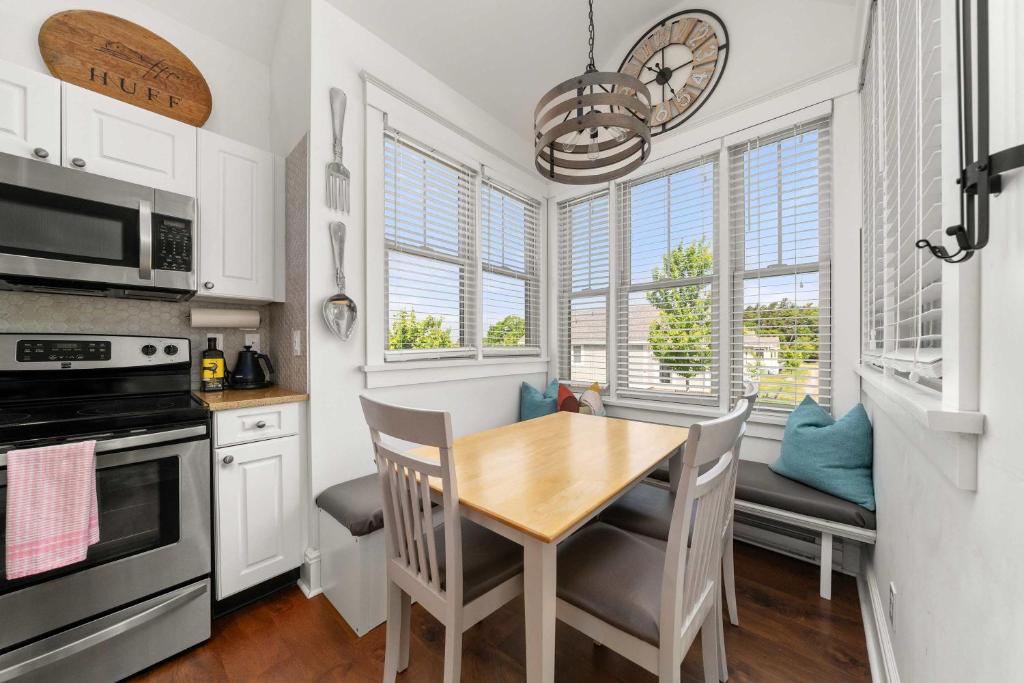 a kitchen with a table and chairs in a kitchen at The Sparrow - 32 Meadow View in Cherry Valley