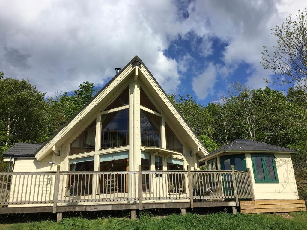 Το κτήριο όπου στεγάζεται  η παραθεριστική κατοικία