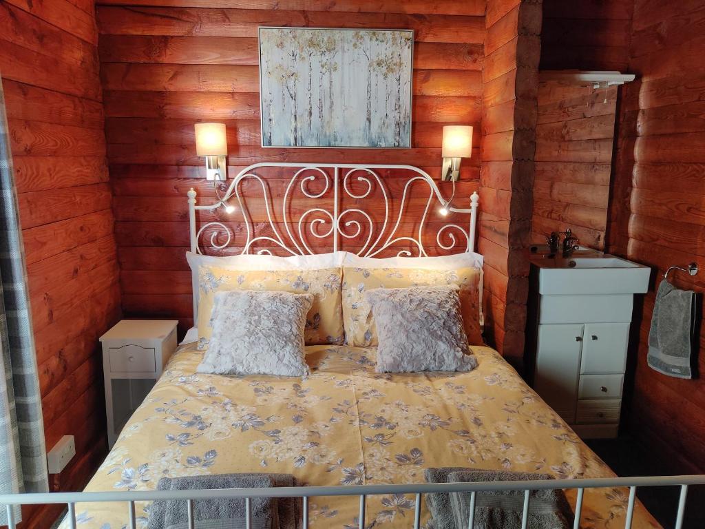 Postel nebo postele na pokoji v ubytování Willow Lodge
