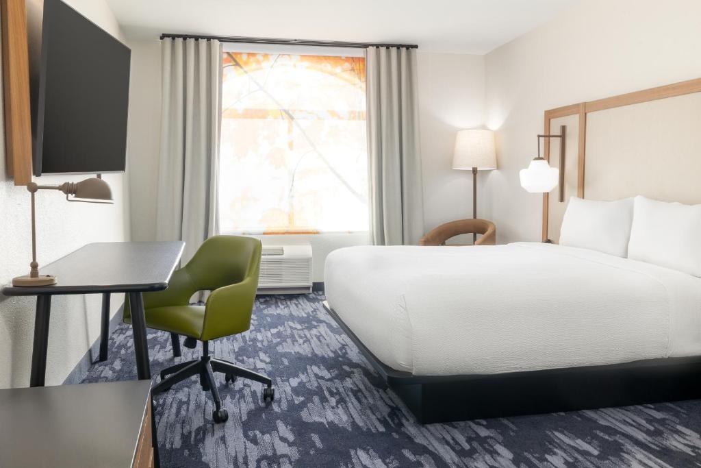 Postel nebo postele na pokoji v ubytování Fairfield by Marriott Inn & Suites Spokane Airport