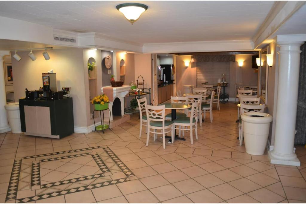 Restaurace v ubytování The Grand by Capital O Texarkana I-30
