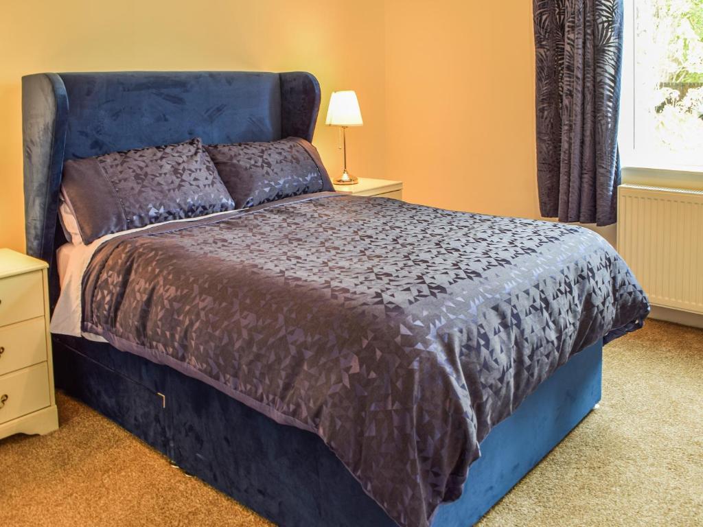Een bed of bedden in een kamer bij Gleaner Lea Apartment