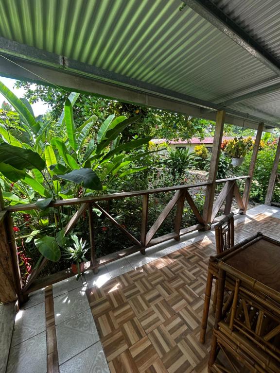 Balkón nebo terasa v ubytování Ballena Oasis Homes & Glamping
