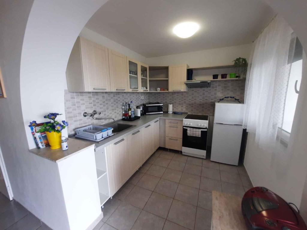 Kuchnia lub aneks kuchenny w obiekcie Holiday home in Balatongyörök 42694