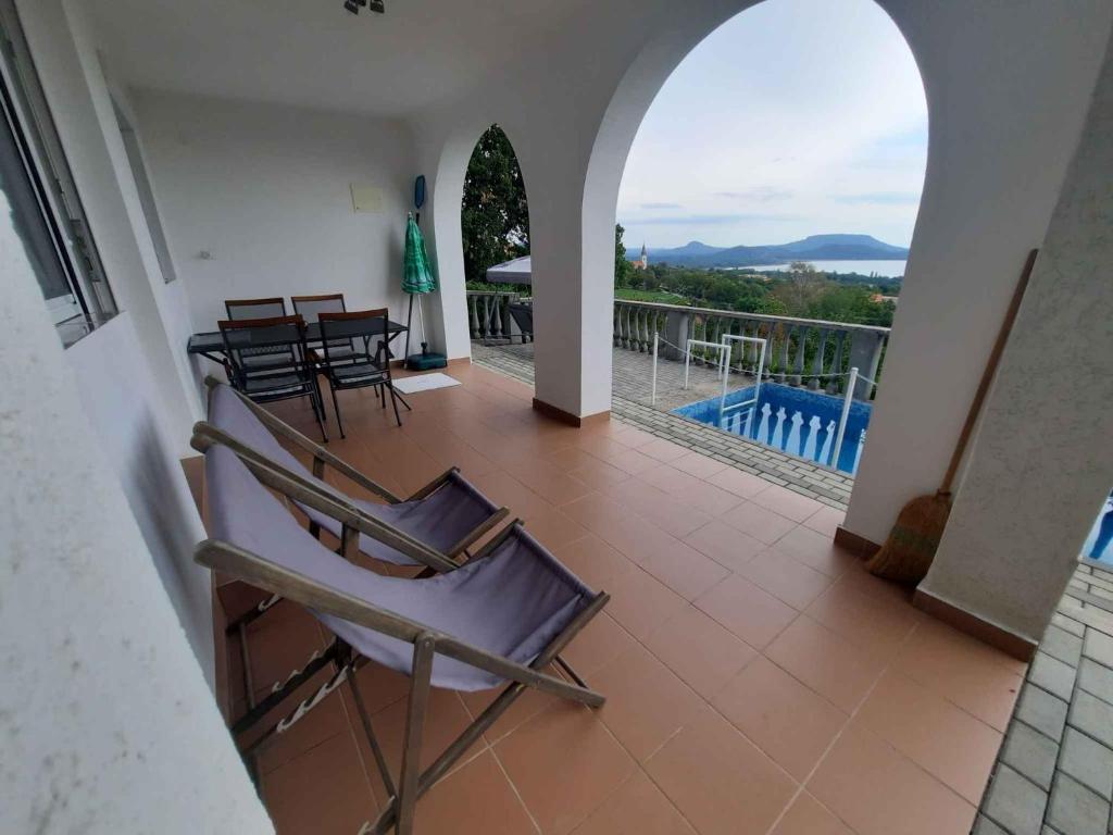 Balkon lub taras w obiekcie Holiday home in Balatongyörök 42694