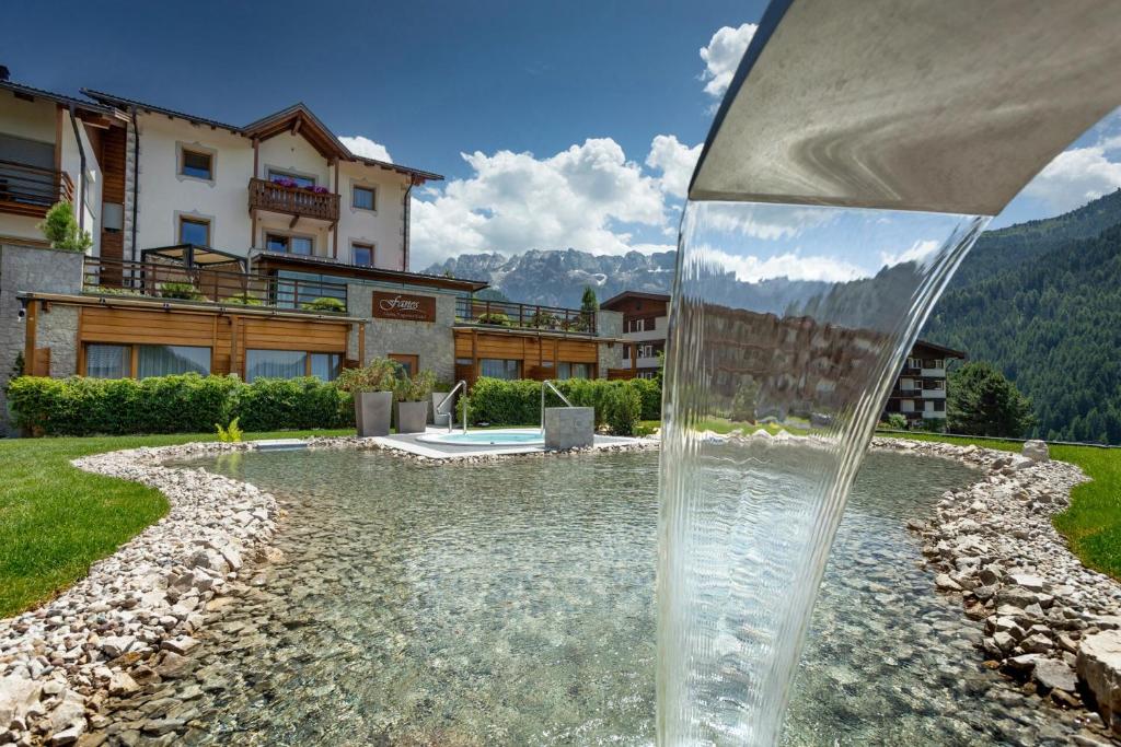 Nespecifikovaný výhled na hory nebo výhled na hory při pohledu z hotelu