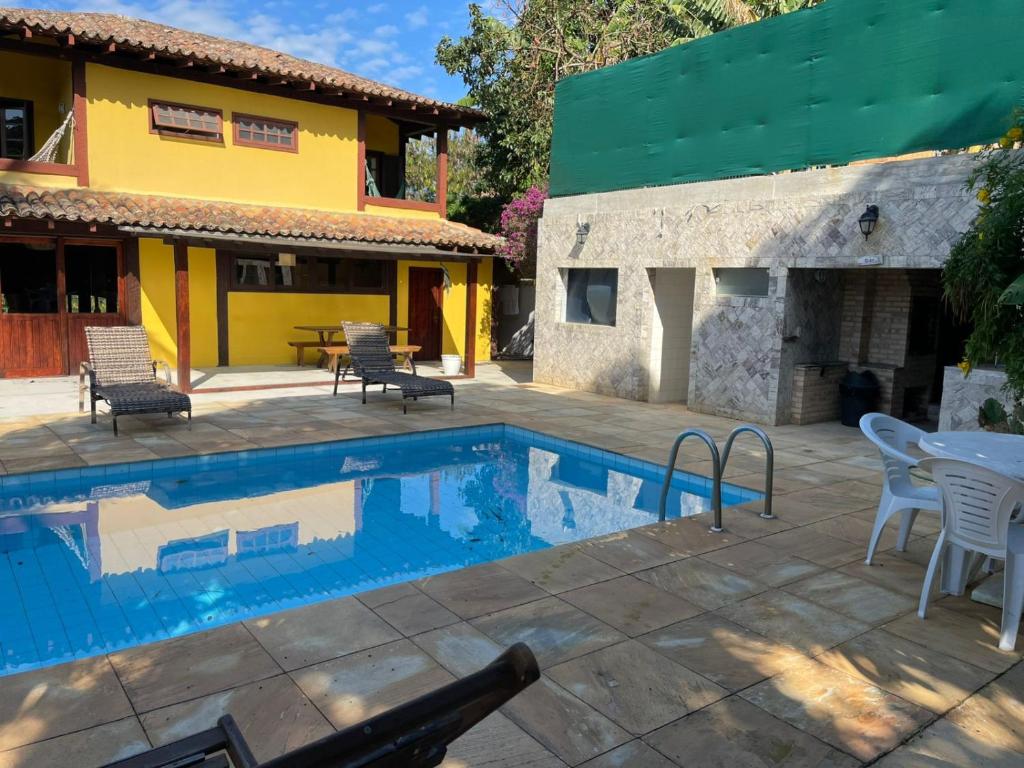 a house with a swimming pool and a patio at Casa da Tartaruga Búzios in Búzios