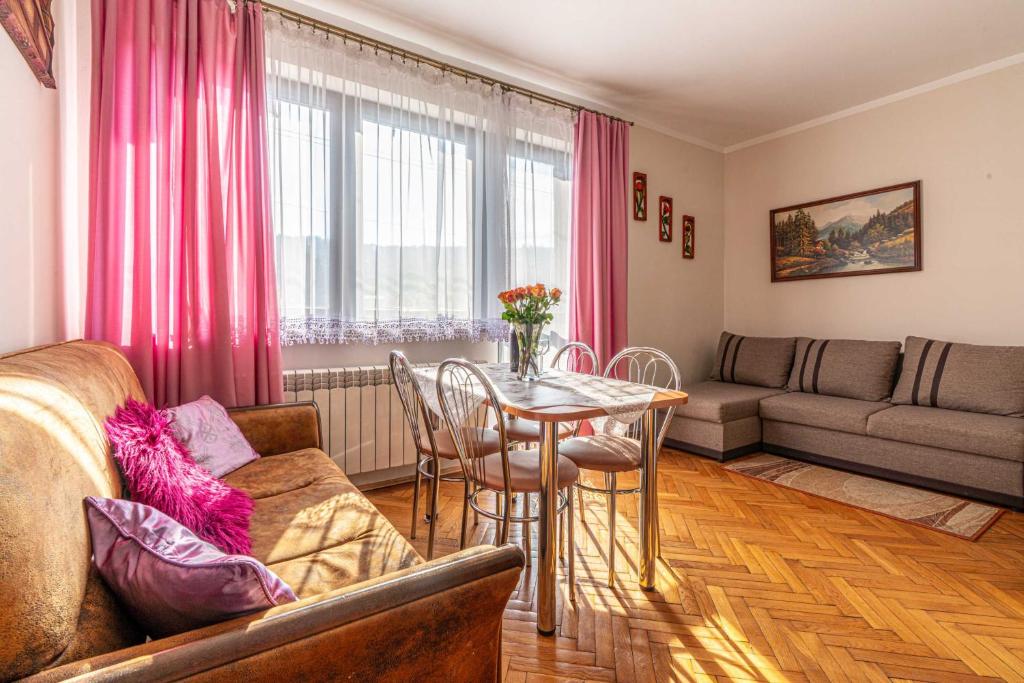 Posedenie v ubytovaní Apartamenty Kluśka