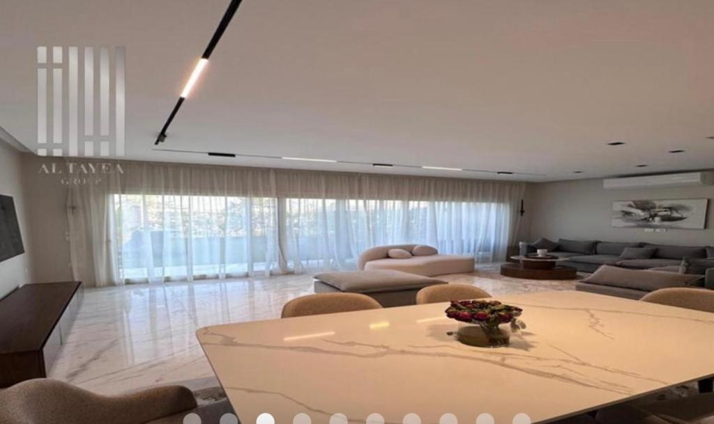 Χώρος καθιστικού στο Twin house