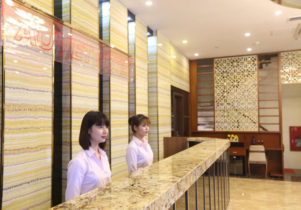 Členové personálu v ubytování Au Viet Hotel