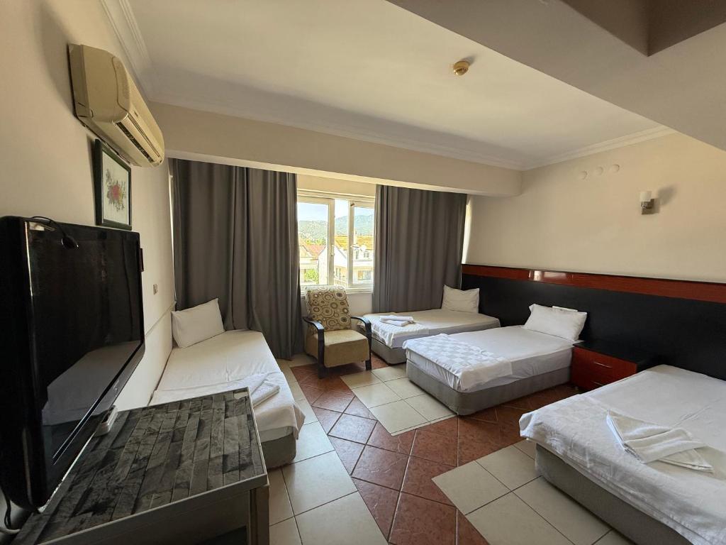 Ένα ή περισσότερα κρεβάτια σε δωμάτιο στο Güldal Hotel