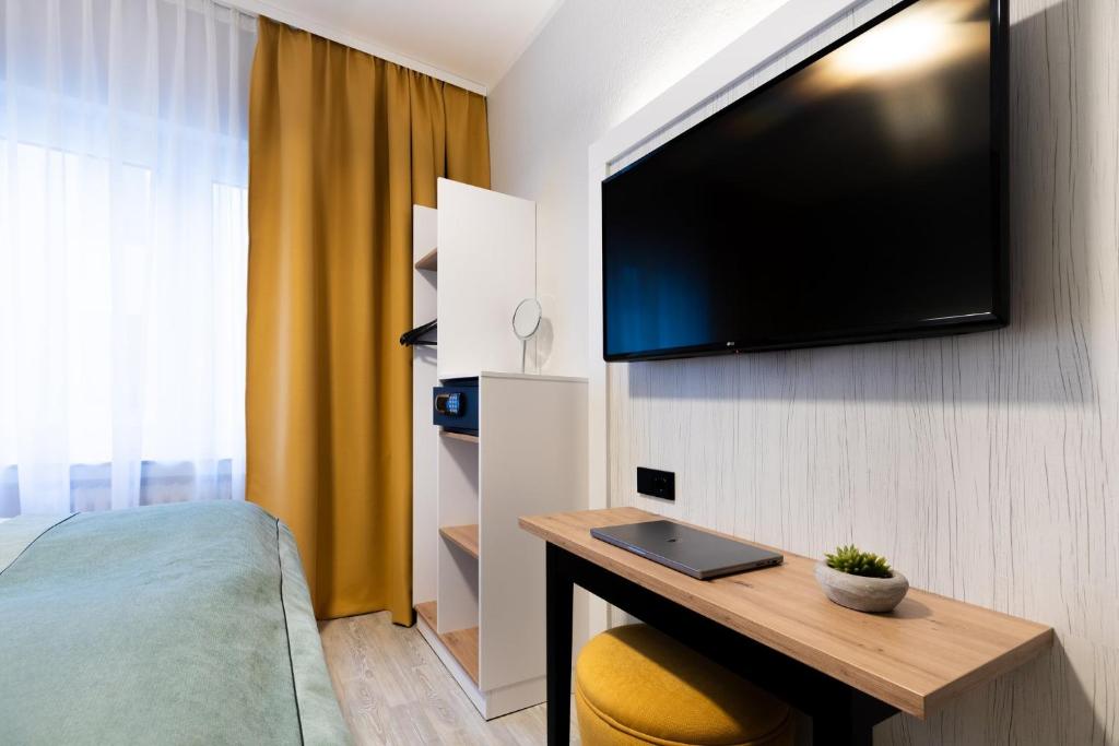TV a/nebo společenská místnost v ubytování Garner Hotel Cologne - Engelbertz by IHG