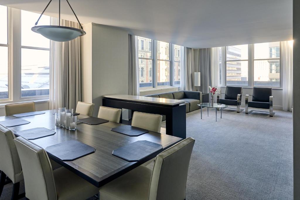 Loews Philadelphia Hotel - 