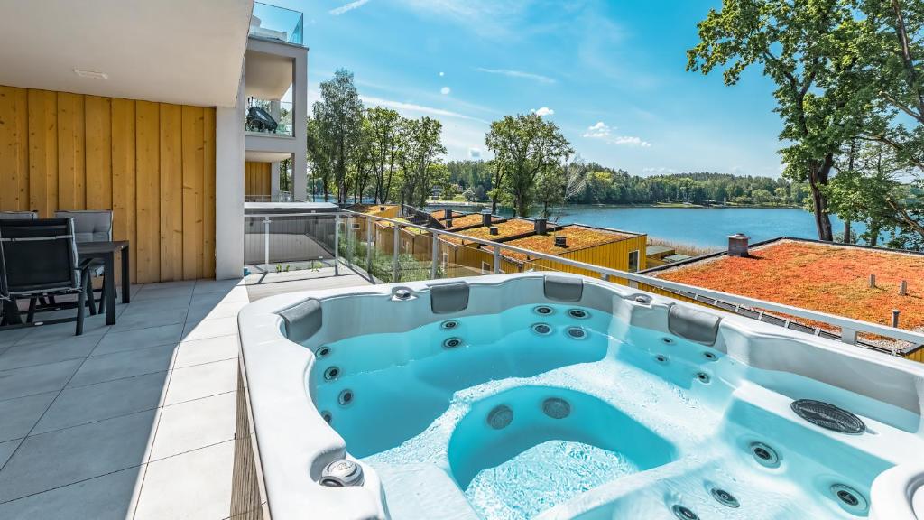 Bazén v ubytovaní Apartamenty Stranda Residence nad jeziorem Mazury Holiday alebo v jeho blízkosti