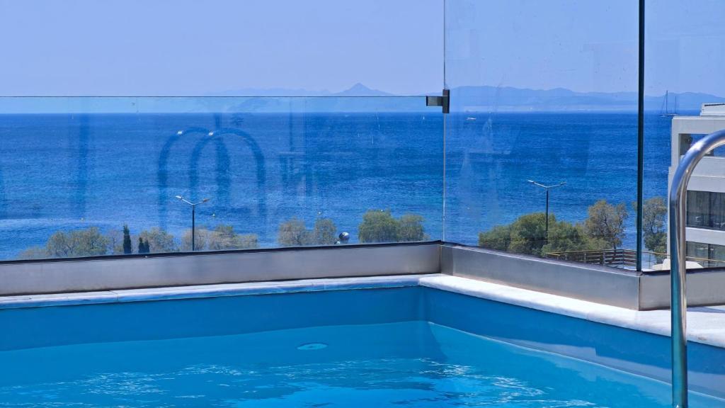 Costa Voula Private Pool Penthouse by the Beach