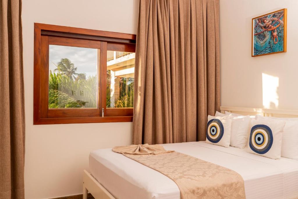 a bedroom with two beds and a window at Aiolos Hotel & Discoveries in Prea