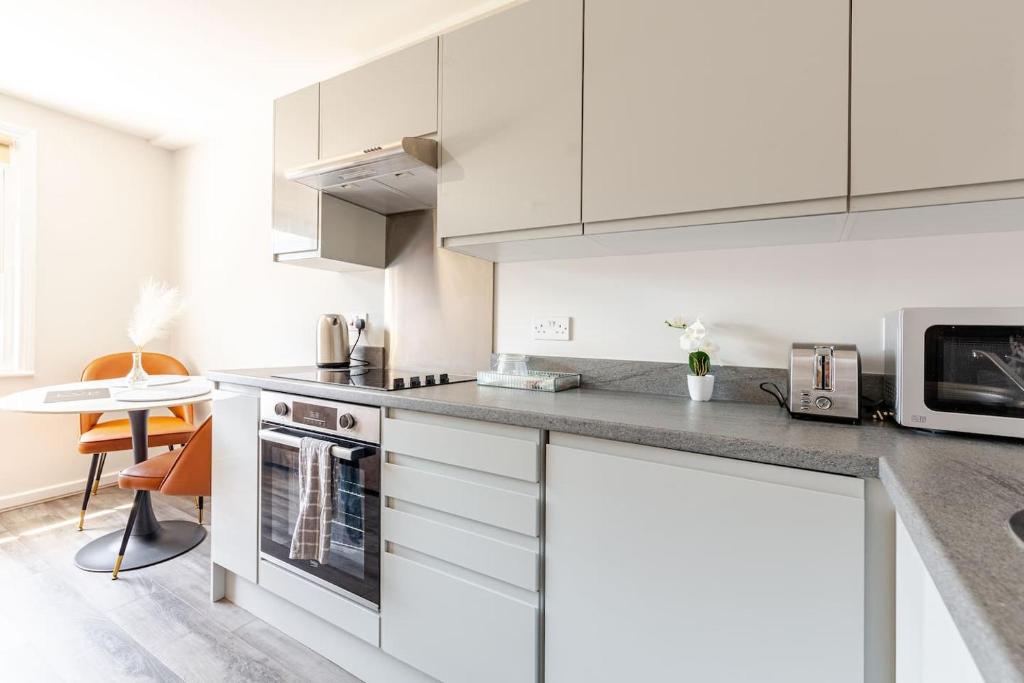 Large 2-Bedroom Apartment, Liverpool City Centre - Sleeps up to 10 - İki Yatak Odalı Deluxe Daire