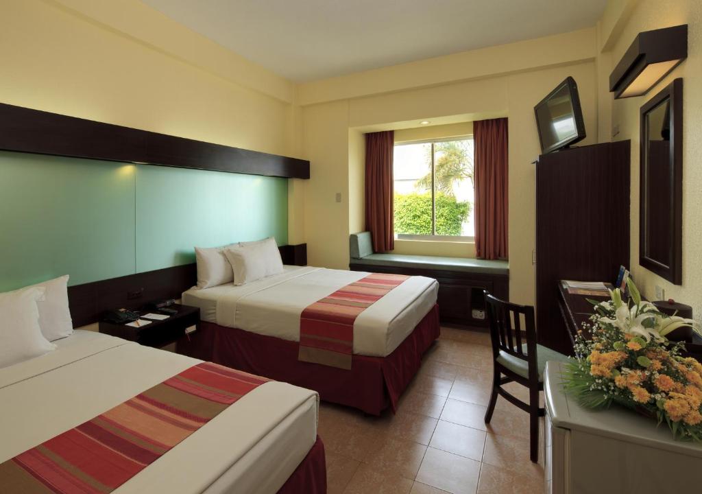 Postel nebo postele na pokoji v ubytování Microtel by Wyndham Batangas