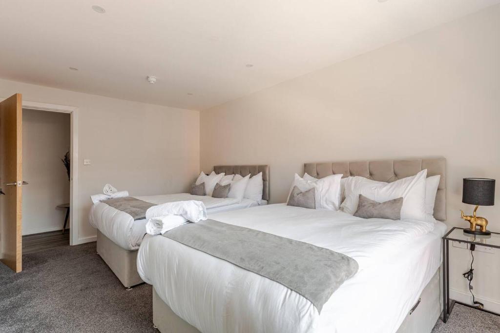 two beds in a bedroom with white walls at Spacious 2Bed Central Liverpool Nightlife & Events, sleeps up to 10 in Liverpool