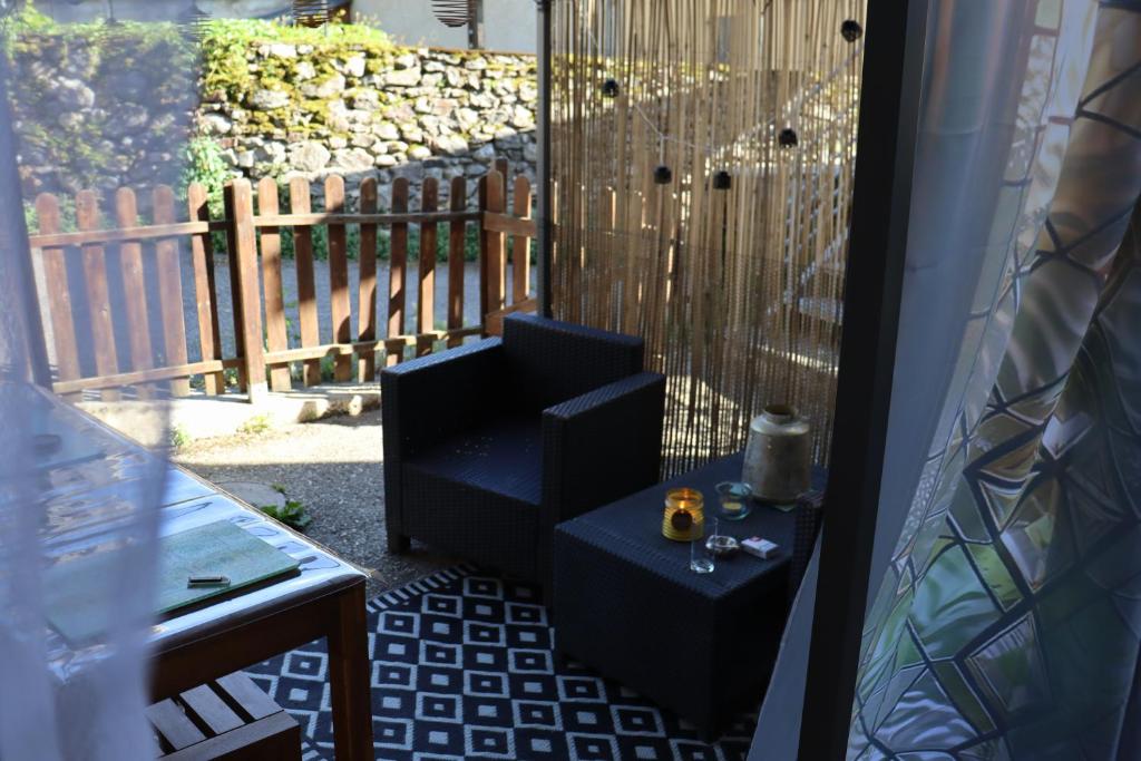 Photo de la galerie de l'établissement La Buissonnière - Petit studio avec jardin & entrée indépendante, à Miglos