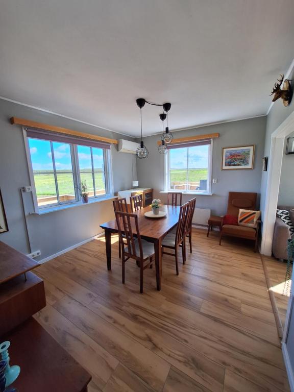 Χώρος καθιστικού στο Hallfreðarstaðir 1 Apartments