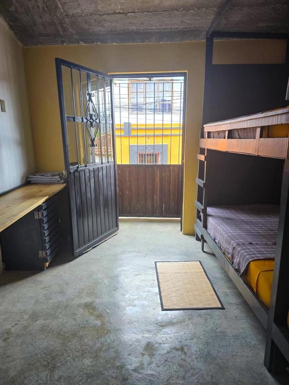 Postel nebo postele na pokoji v ubytování La Fortaleza Hostel