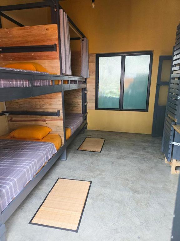 Postel nebo postele na pokoji v ubytování La Fortaleza Hostel