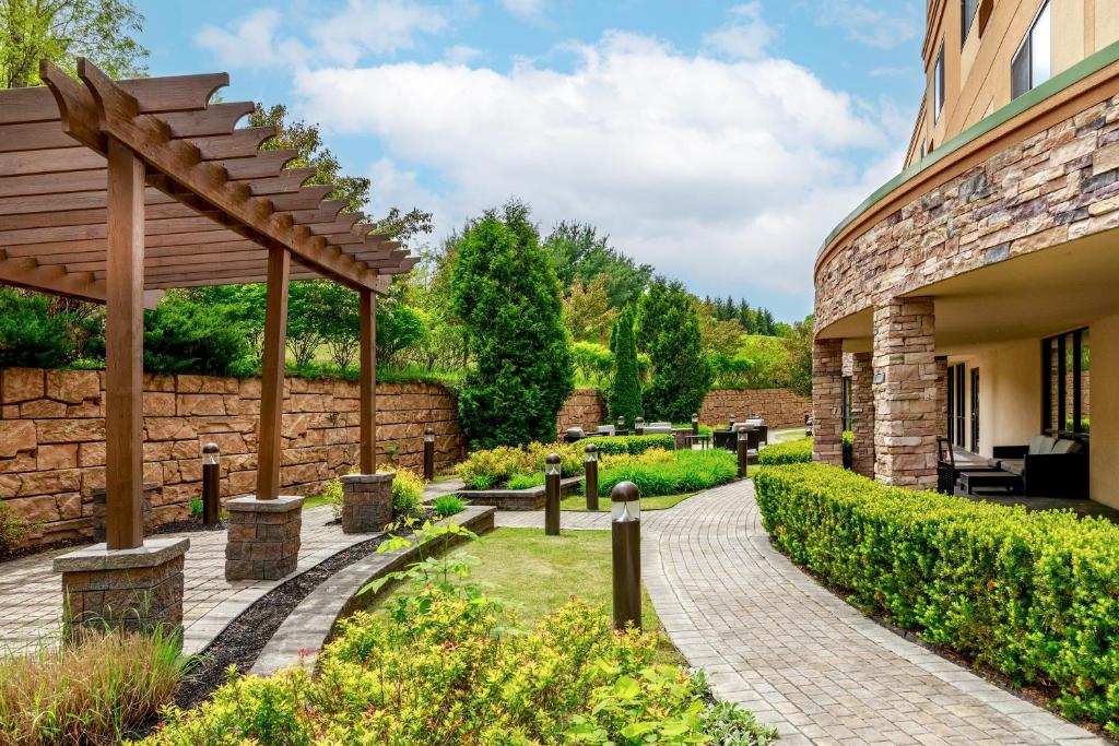 Zahrada ubytování Courtyard by Marriott Oneonta