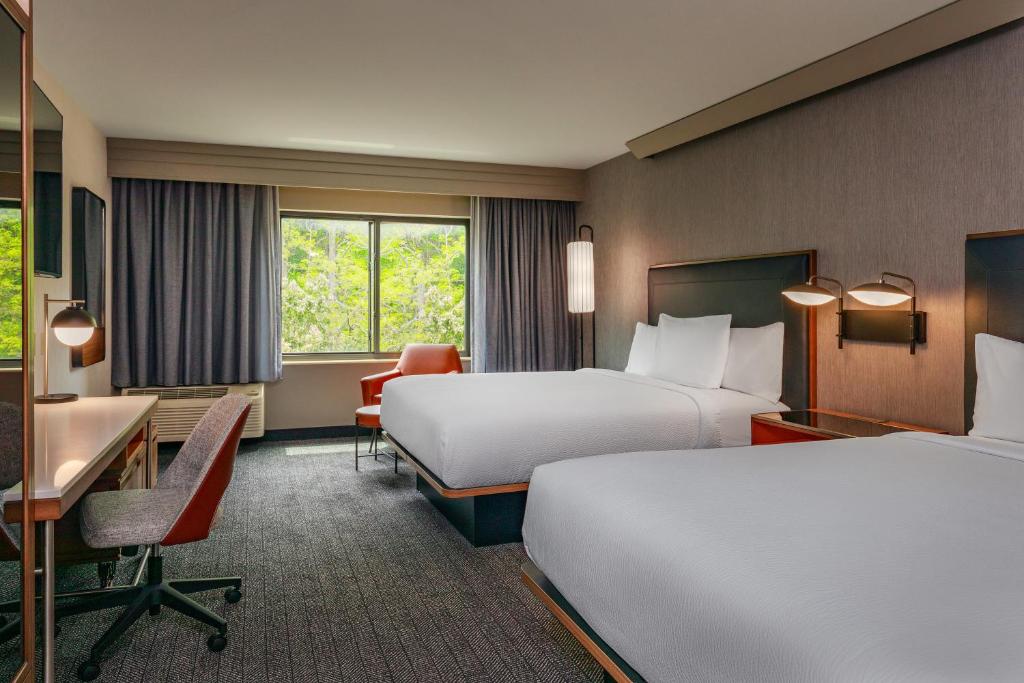 Postel nebo postele na pokoji v ubytování Courtyard by Marriott Oneonta