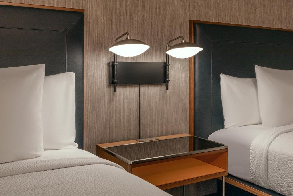 Postel nebo postele na pokoji v ubytování Courtyard by Marriott Oneonta