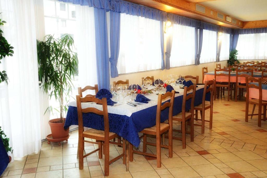 Restaurace v ubytování Hotel Santoni