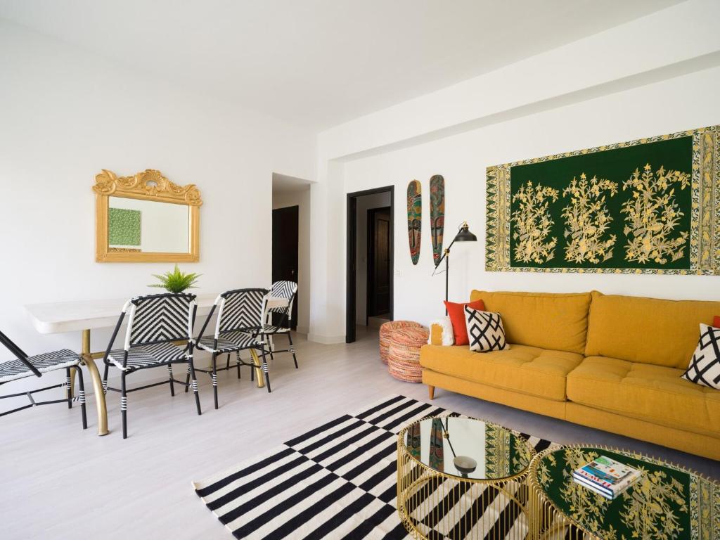 Un lugar para sentarse en Townhouse in Las Palmas near Playa Alcaravaneras