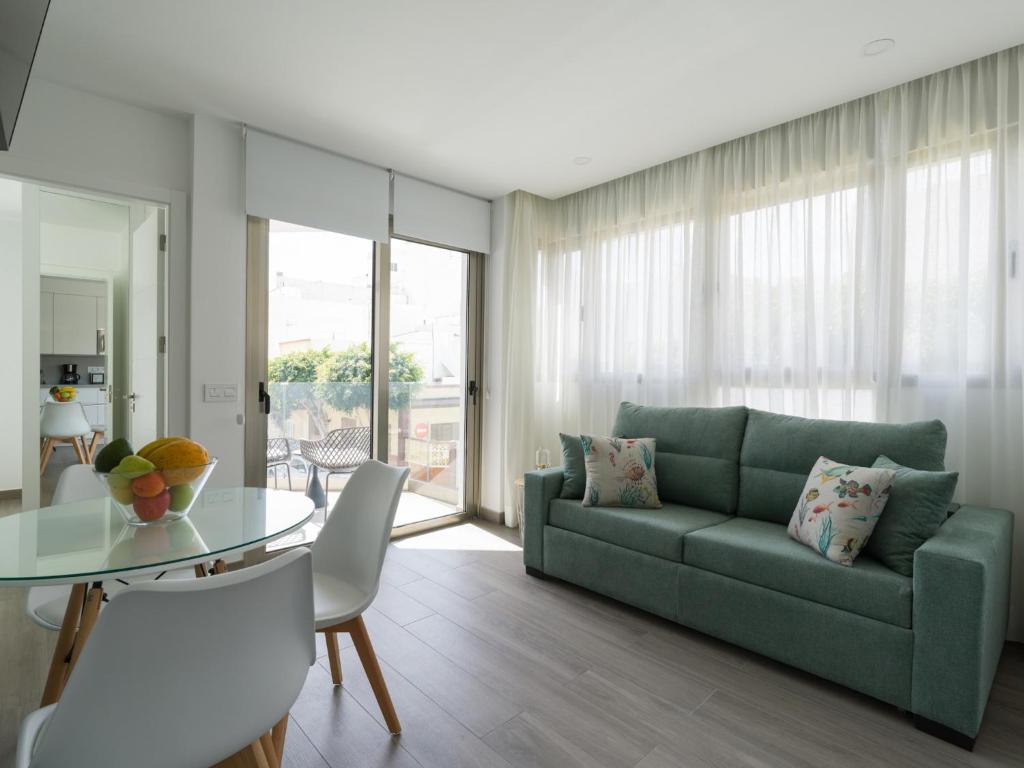 Χώρος καθιστικού στο Waterfront Home in Telde by Playa de Melenara