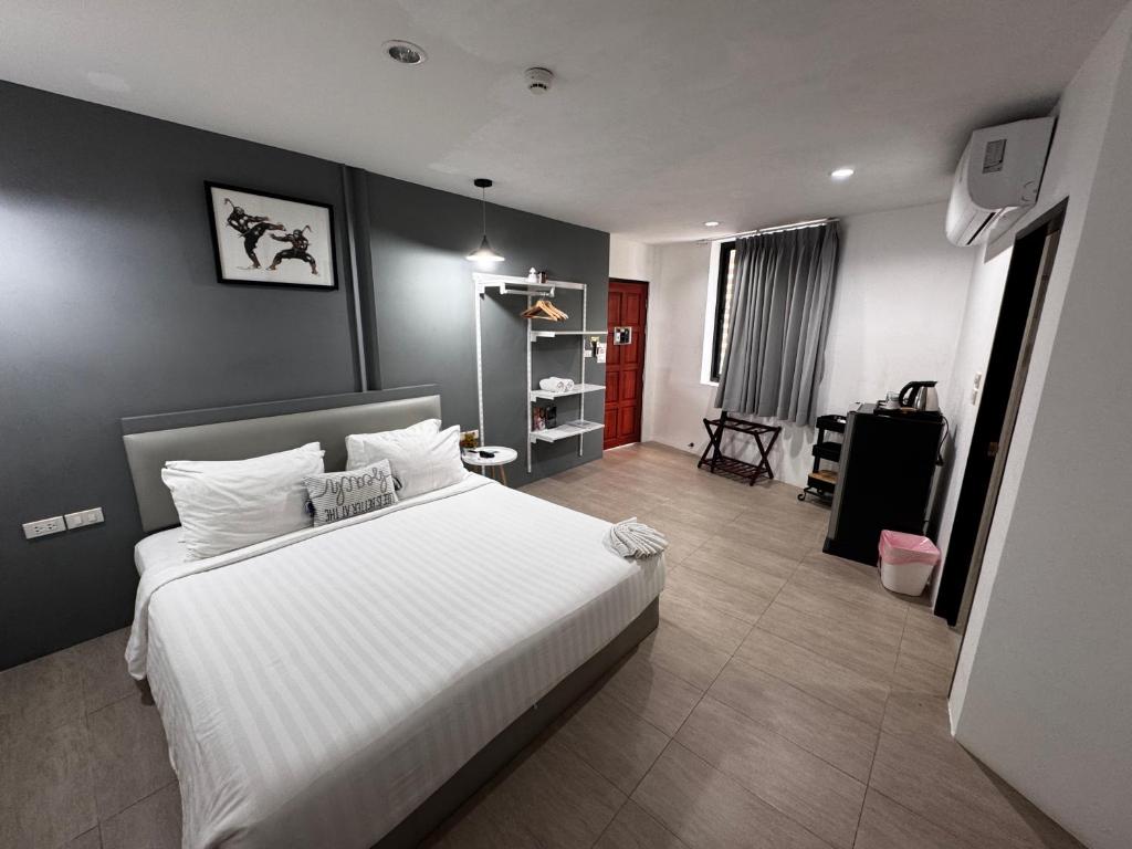 Postel nebo postele na pokoji v ubytování Phuket Muay Thai Hotel Rawai Beach