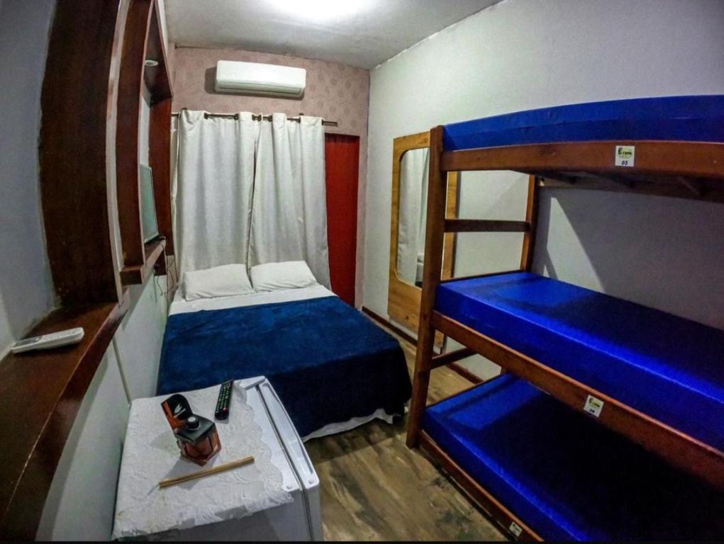 Ένα ή περισσότερα κρεβάτια σε δωμάτιο στο Suites e Quartos Em frente a Praia Grande -Na orla Flavia Alessandra