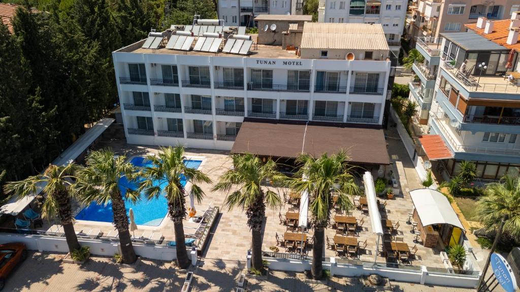 an overhead view of a hotel with palm trees and a pool at Tunan Motel in Ayvalık